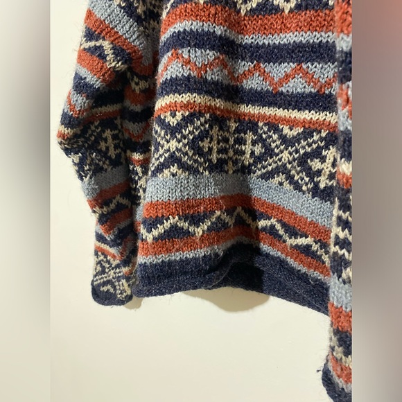 Cozy Multicolor Patterned Sweater - Picture 3 of 5